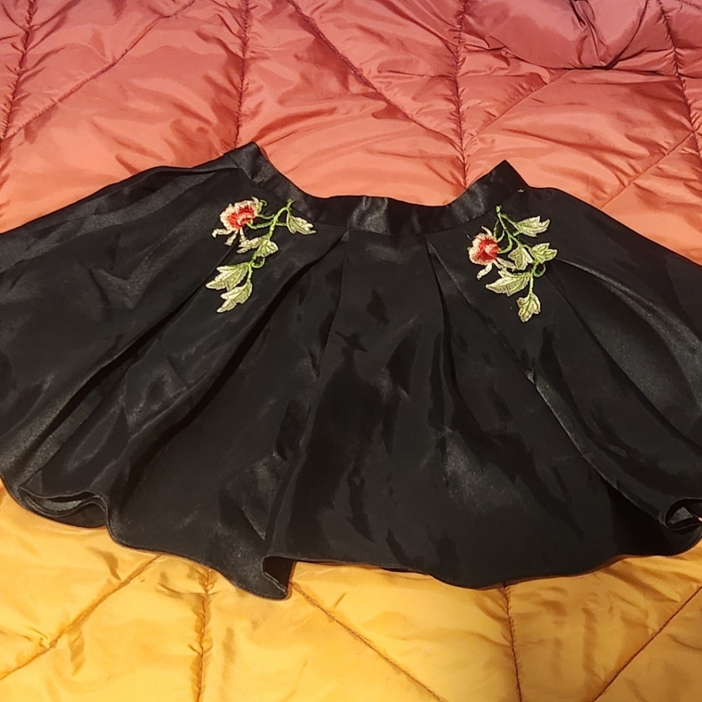 Dave & Johnny Floral Embroidered Mini Skirt